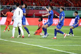 记者：越南踢得真好，看着有点难过，为啥就国足不行呢？